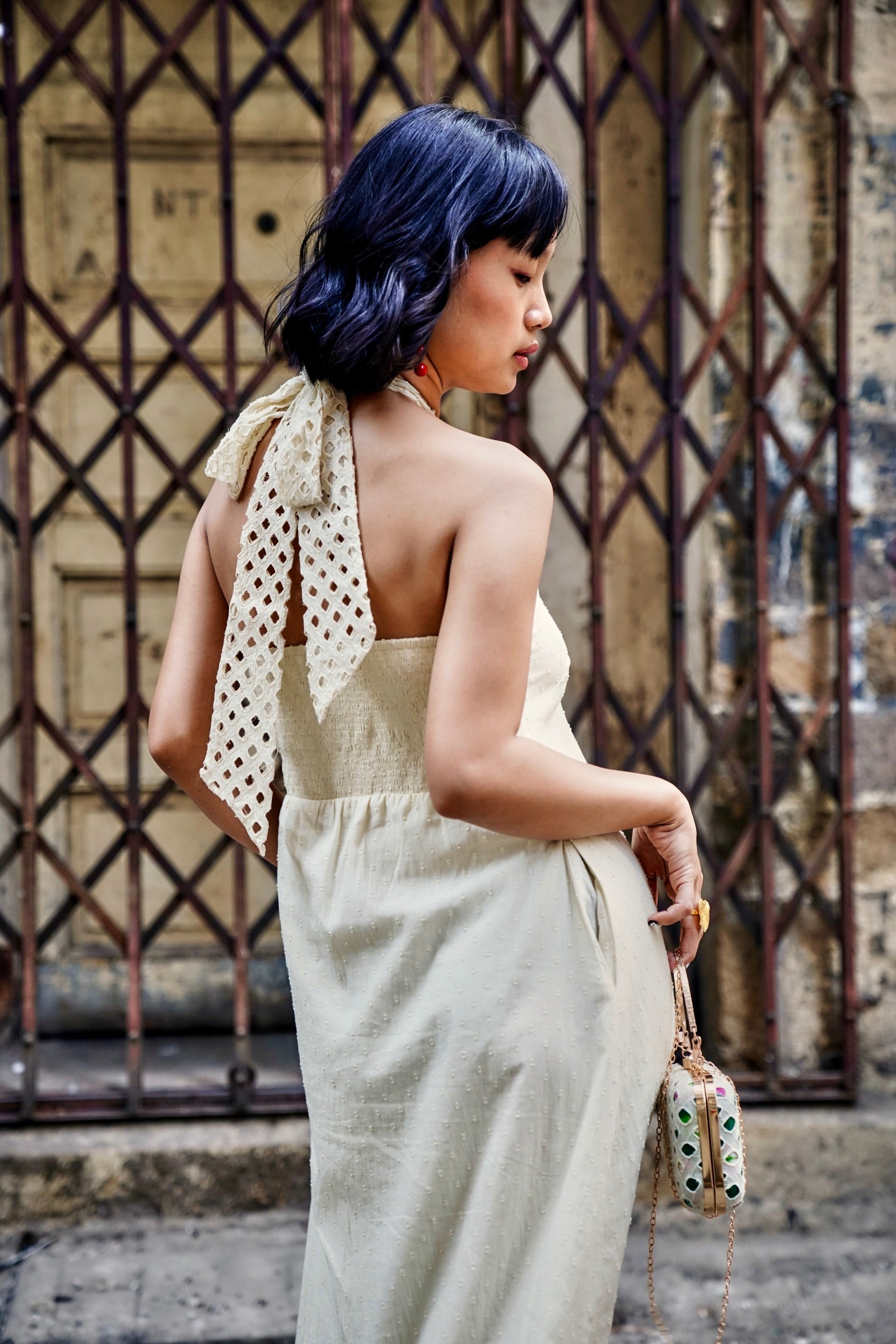 SEA SALT PEEKABOO CLUTCH