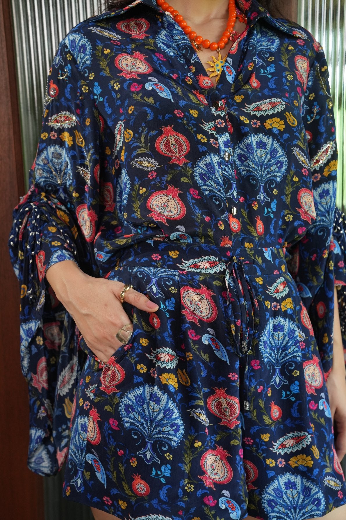 MIDNIGHT GARDEN RESORT SHORT