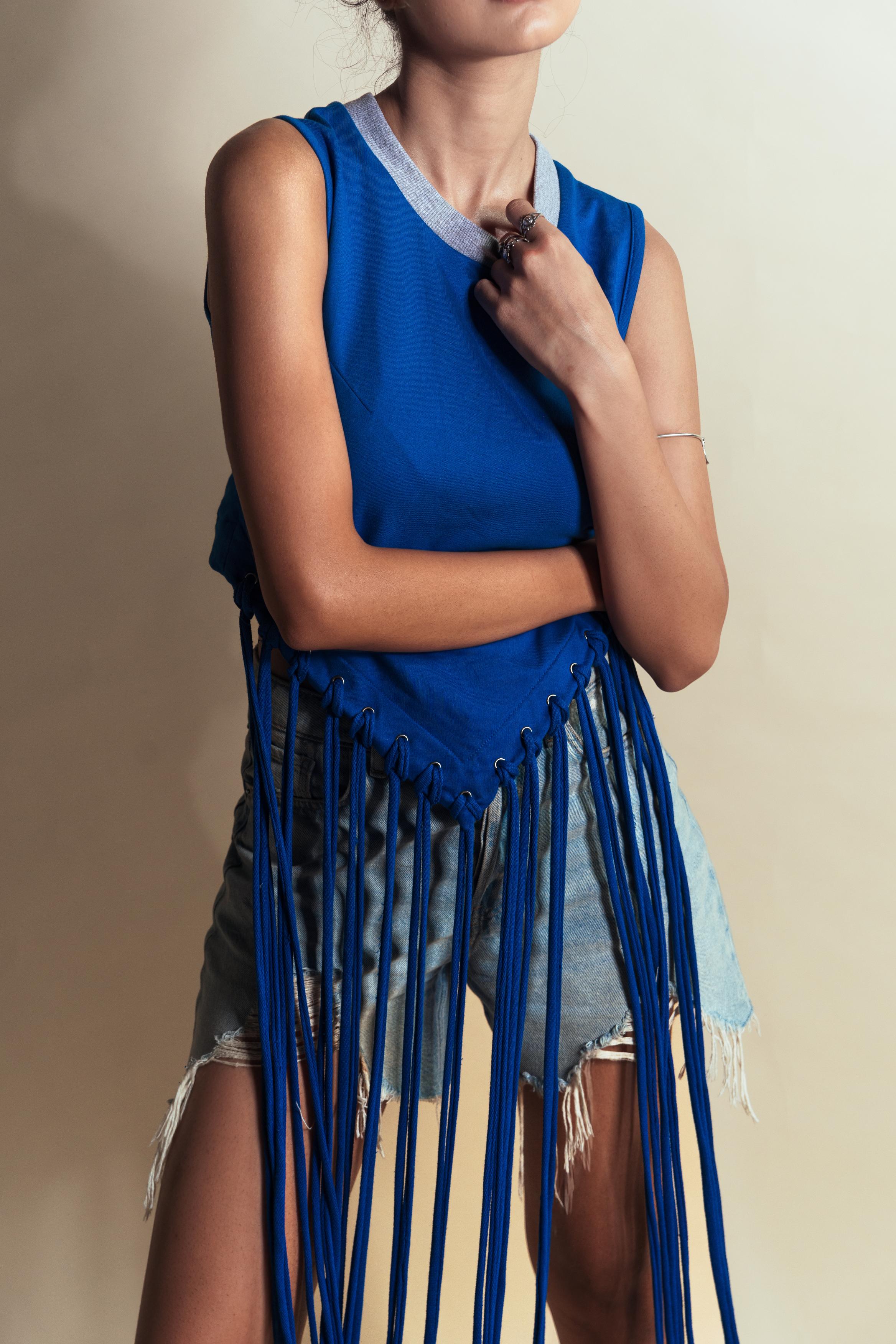 CAFE BLUE TASSEL CROP TEE