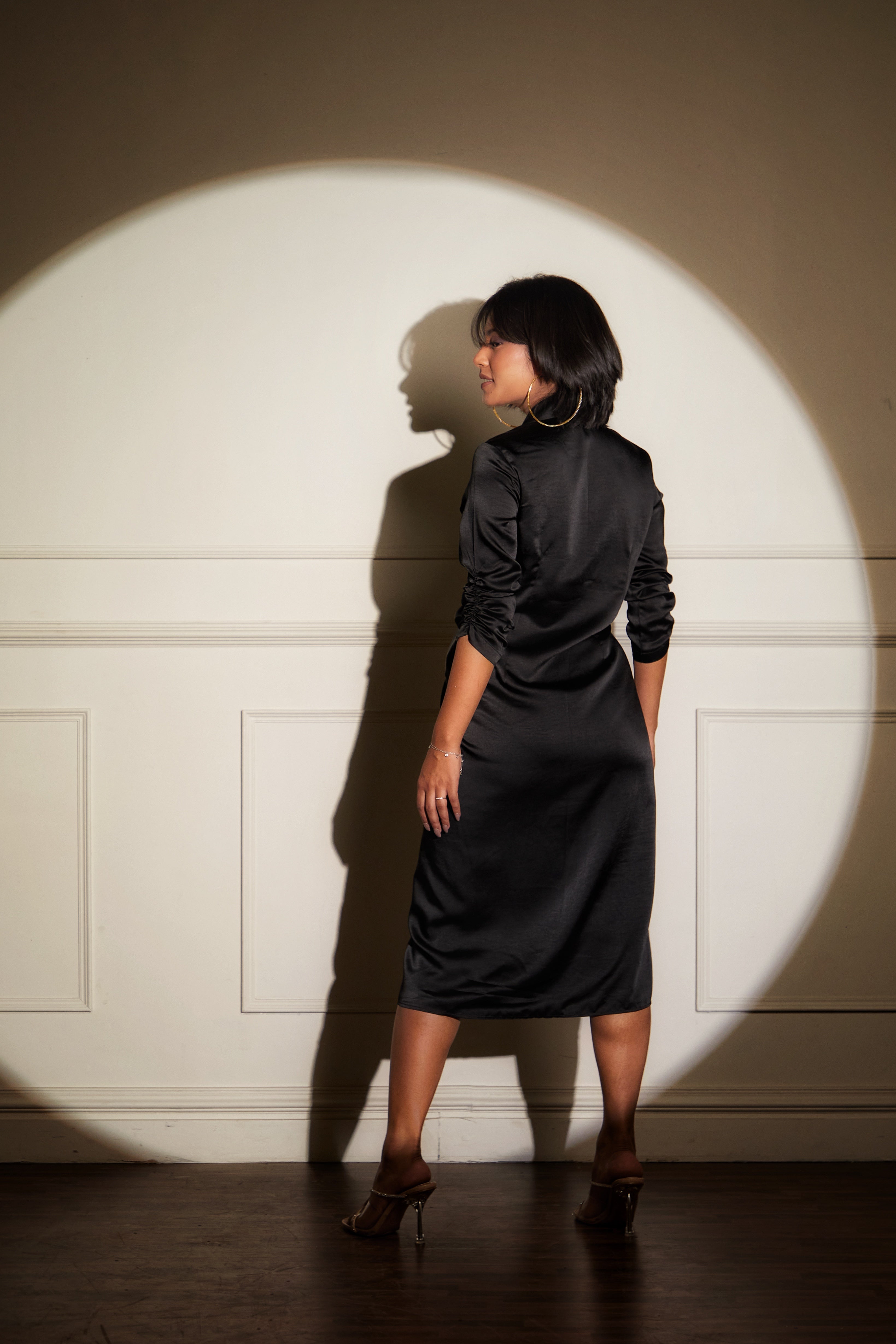 BLACK SATIN CINCHED MIDI DRESS