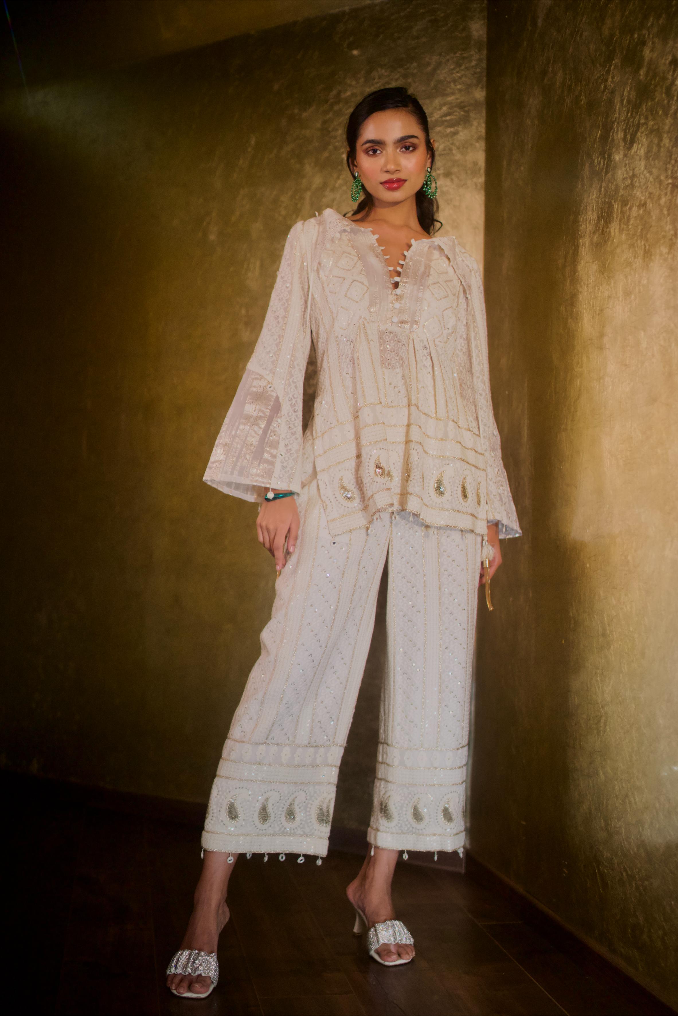 IVORY CHIKANKARI CROPPED PANTS