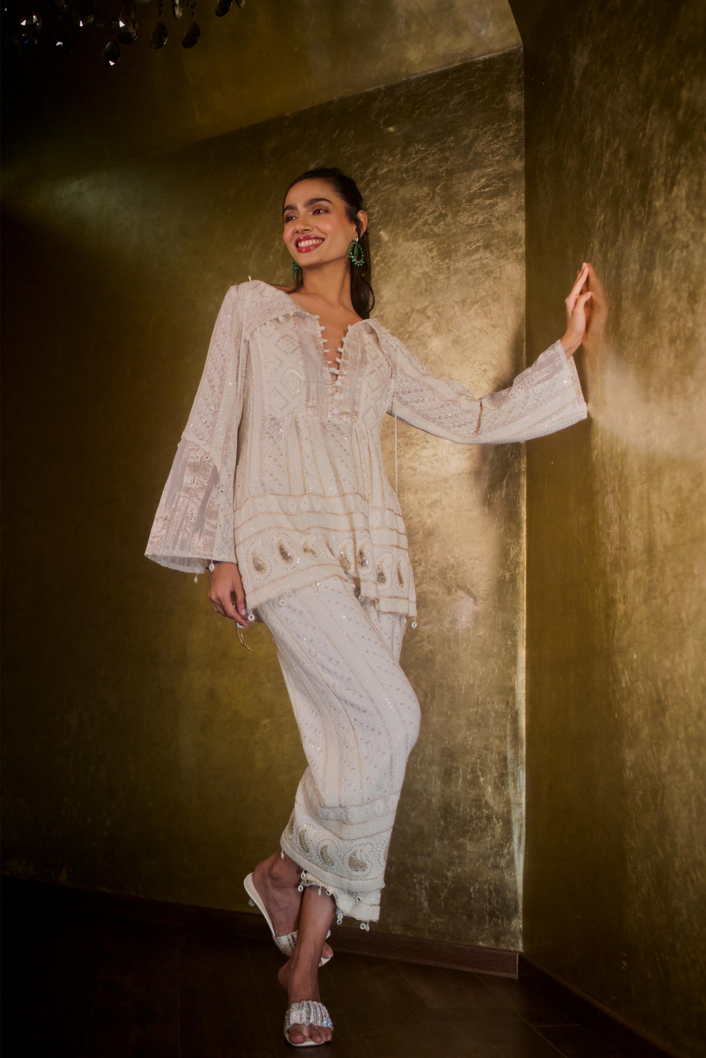 IVORY CHIKANKARI CROPPED PANTS