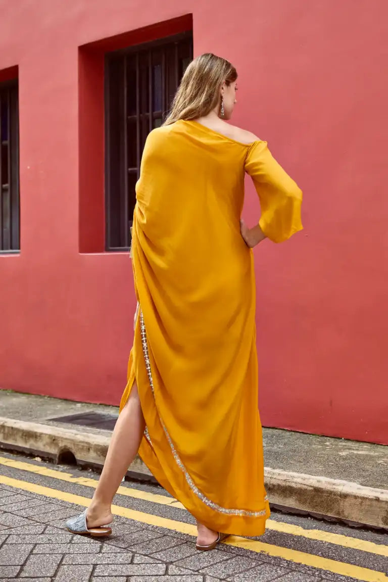 A women Wear Mango One Shoulder Kaftan With Sleeves