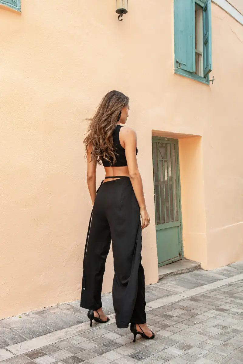 Black Trousers With a Mirrored Belt